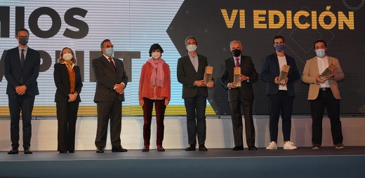 Fotografía de la entrega de los VI Premios Discapnet, con los galardonados