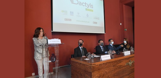 Foto del escenario con los participantes del sistema Dactyls
