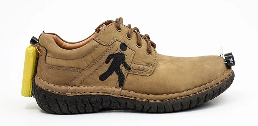 Fotografía de una zapatilla deportiva inteligente, que detecta obstáculos