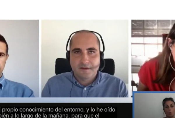 Hugo Ferrer, José María Fernández Gil y Maribel Pleguezuelos durante la tercera mesa de debate de la jornada Brecha Digital y Discapacidad.