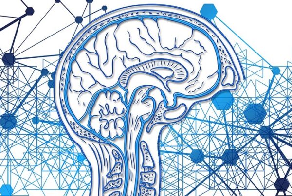Imagen gráfica de cabeza con símbolos vinculados a las redes de tecnología