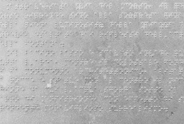 fotografía de un texto en braille