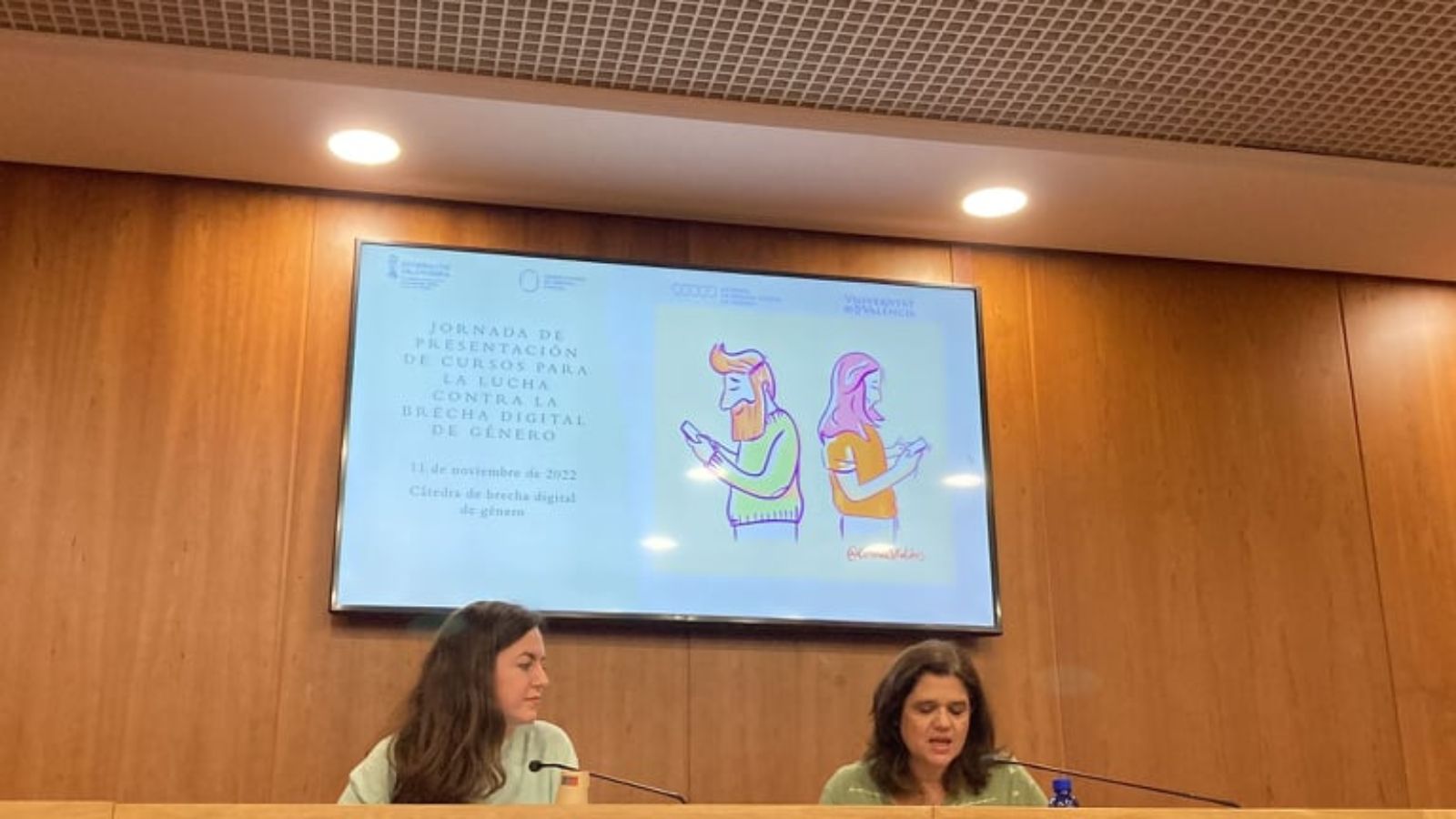 La Cátedra de Brecha Digital de Género presenta cursos y animaciones para combatirla