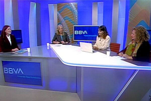 Fotograma del vídeo de la entrevista en la televisión de Valencia, con las cuatro participantes (nombres, en el texto principal)