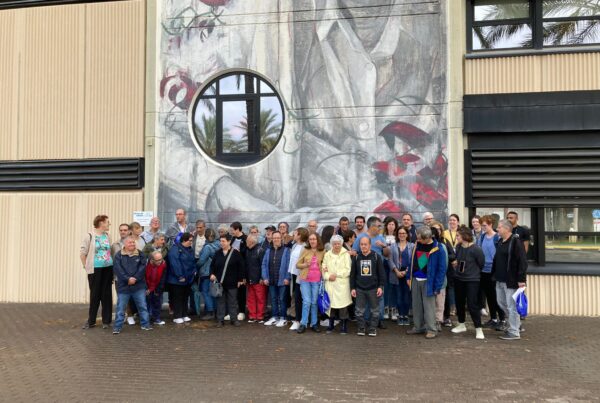 Foto de grupo del alumnos del centro ocupacional Misericordia en su visita a la Universidad Politécnica de Valencia