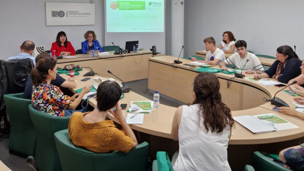 Fotografía de la intervención de chele esteve durante la jornada de plena inclusión
