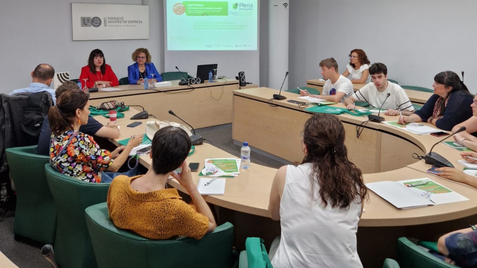 La directora de DicaTIC expone nuestras herramientas prácticas para la accesibilidad digital en la jornada ‘AppTitudes’ de Plena Inclusión CV