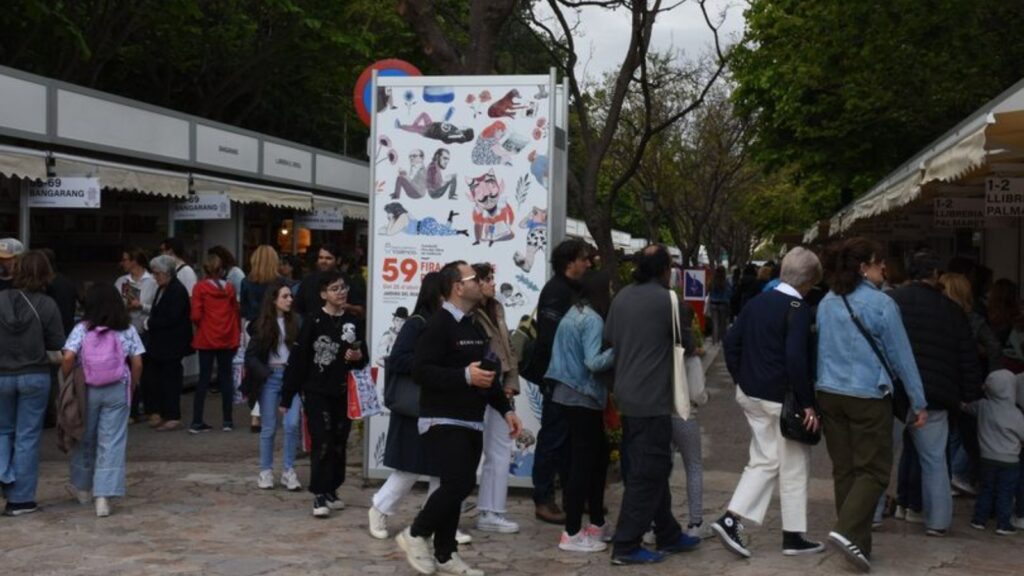Fotografía del acceso a la feria del libro de valencia