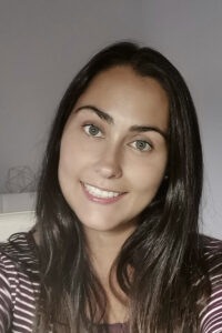 Ángela Muñoz Iglesias. Diseñadora de Interiores, Docente Universitaria en Grado de Diseño y profesora de dibujo en secundaria y bachillerato.