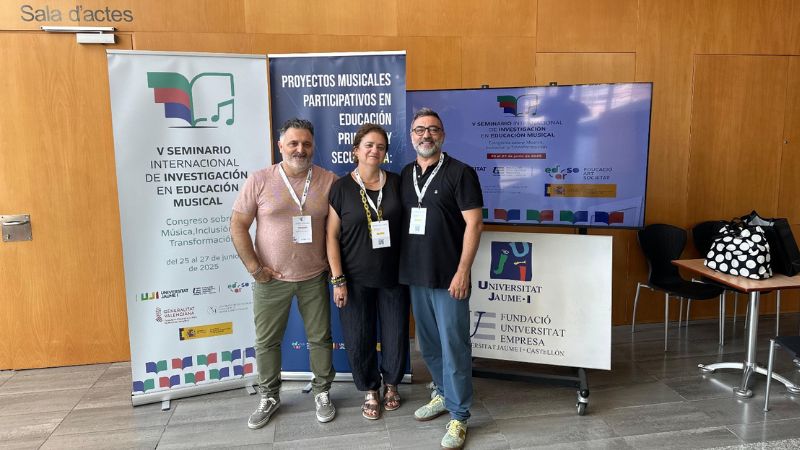 chele esteve junto a los expertos de la universidad de valencia con los que ha acudido al quinto seminario internacional de investigación en educación musical