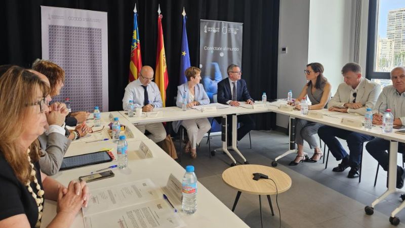 fotografía de la reunión del observatorio donde se ve a las personas que participaron presencialmente