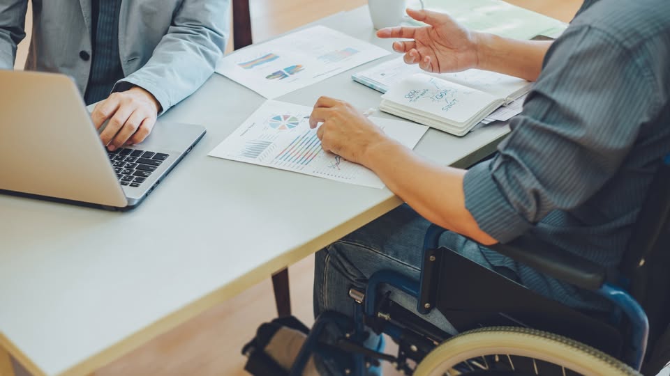 El dato de empleo de personas con discapacidad supera las 550.000 ocupadas
