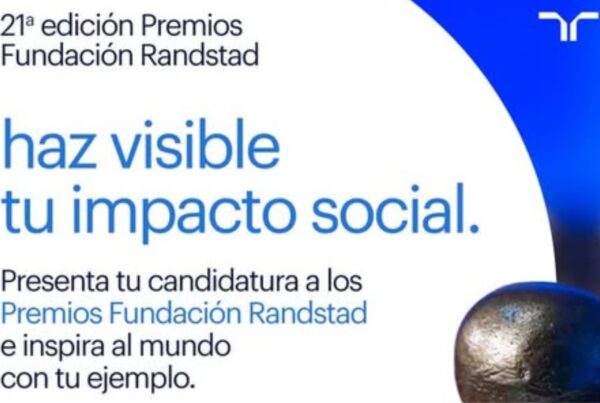 cartel con la llamada a participación en los premios