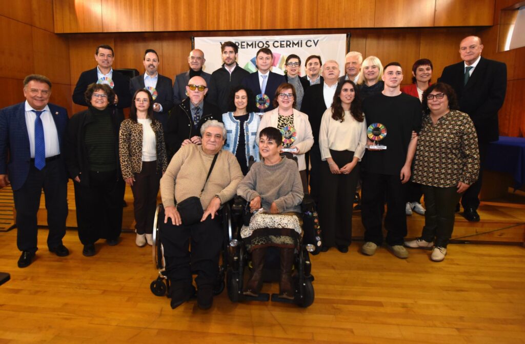 Fotografía de grupo de todas las personas premiadas