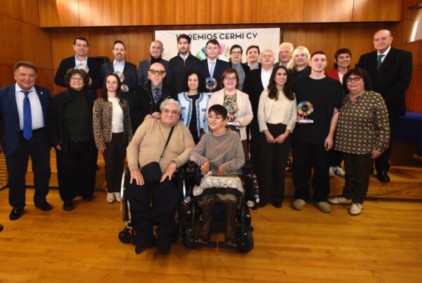 Fotografía de grupo de todas las personas premiadas