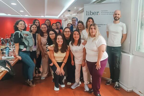 Foto de grupo de las personas participantes en la jornada