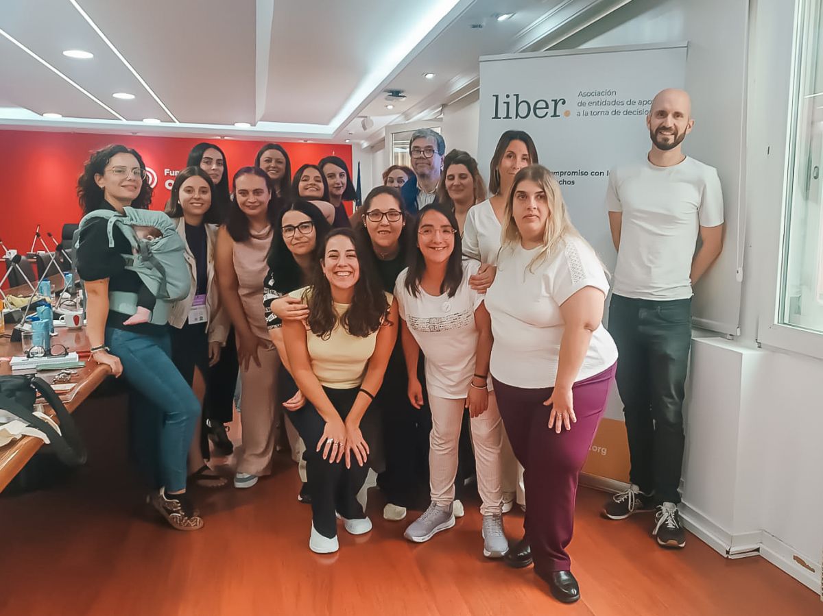 Foto de grupo de las personas participantes en la jornada