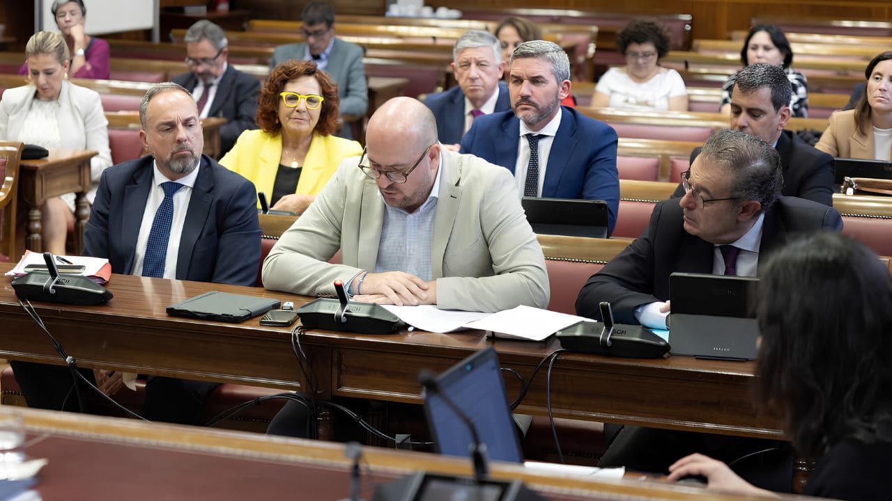 Senadores durante el debate de la norma